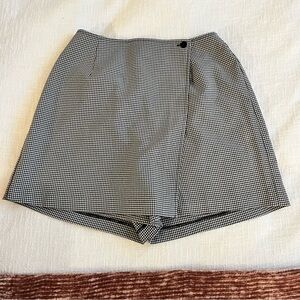 Vintage Women's Black and White Checkered Skort